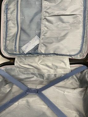 DELSEY  20’ spinner small carryon NWT graphite suitcase luggage🔥🔥